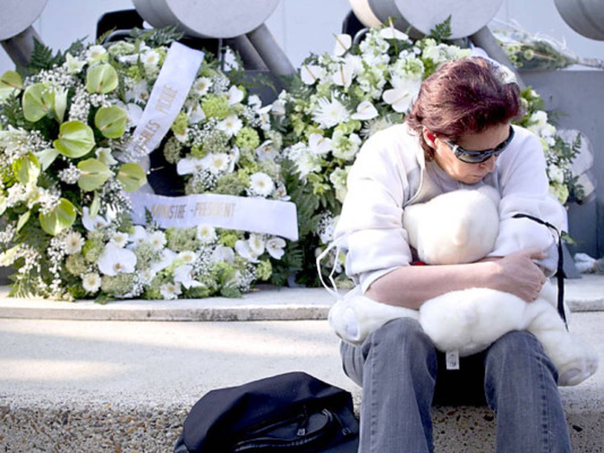 Bélgica llora la muerte de 22 niños en accidente en Suiza