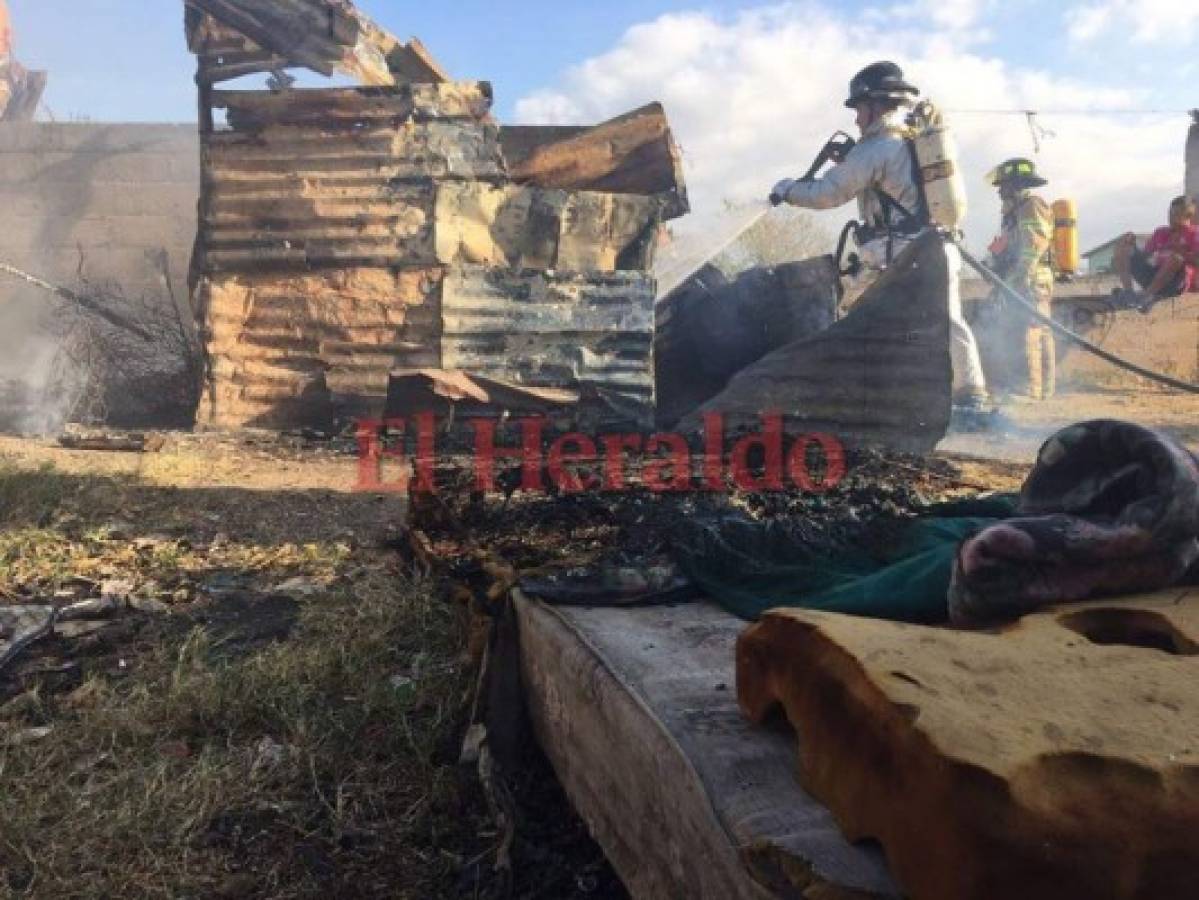 Voraz incendio destruye vivienda en la colonia Los Zorzales de Comayagüela