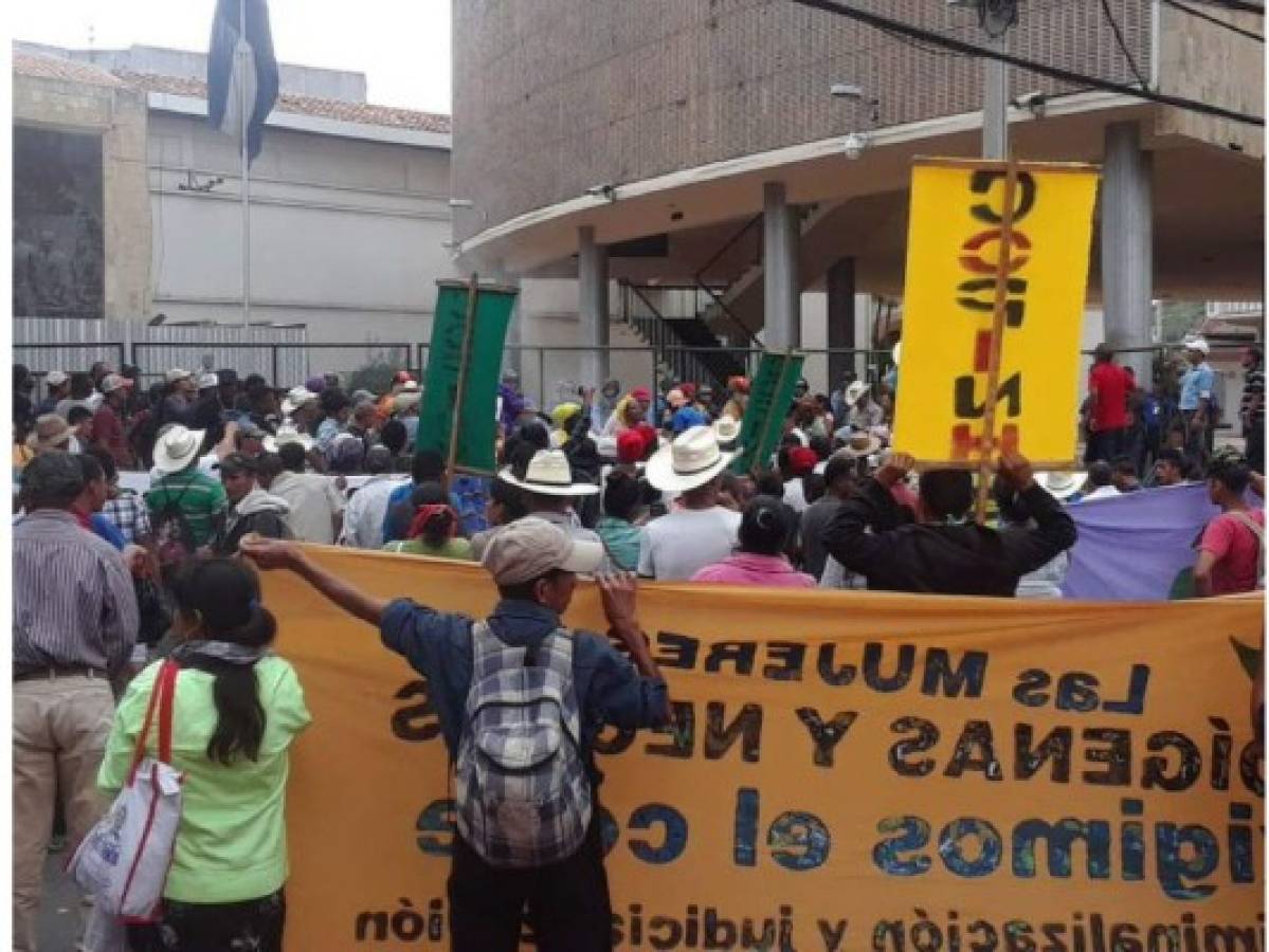 Con plantón en el Congreso Nacional grupos étnicos piden cancelar proyectos mineros