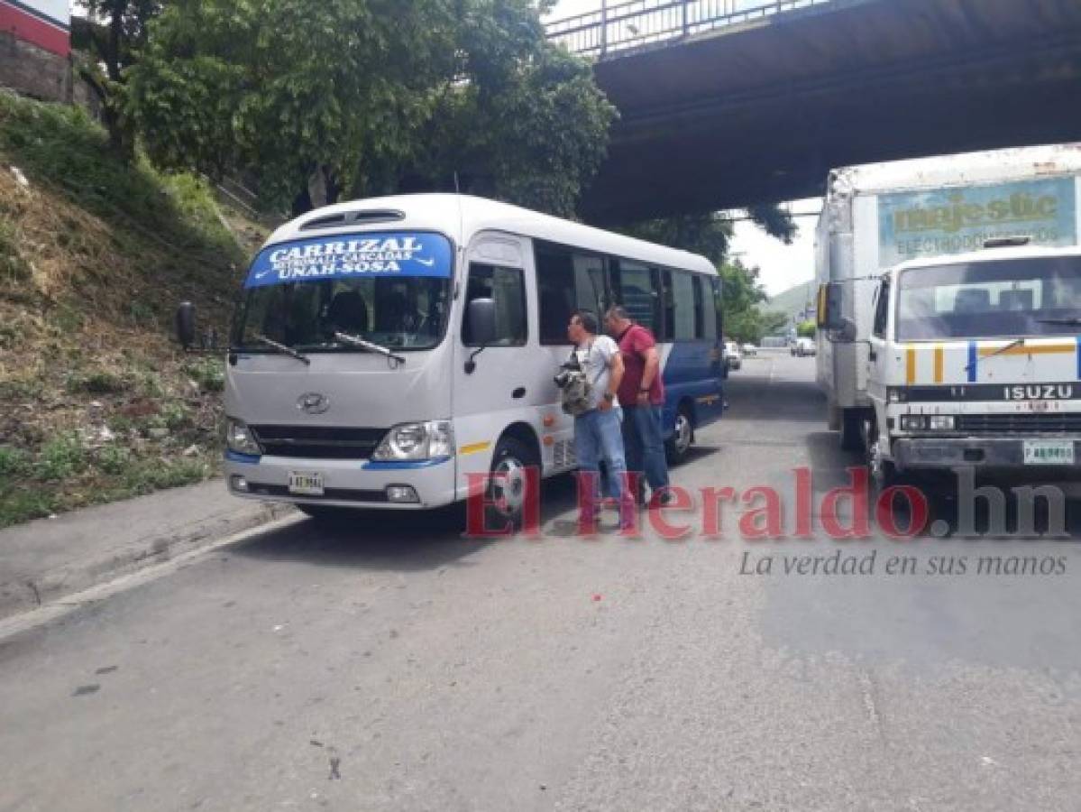 Quiebran ventanas de un bus rapidito en El Carrizal; autoridades investigan si hubo tiroteo