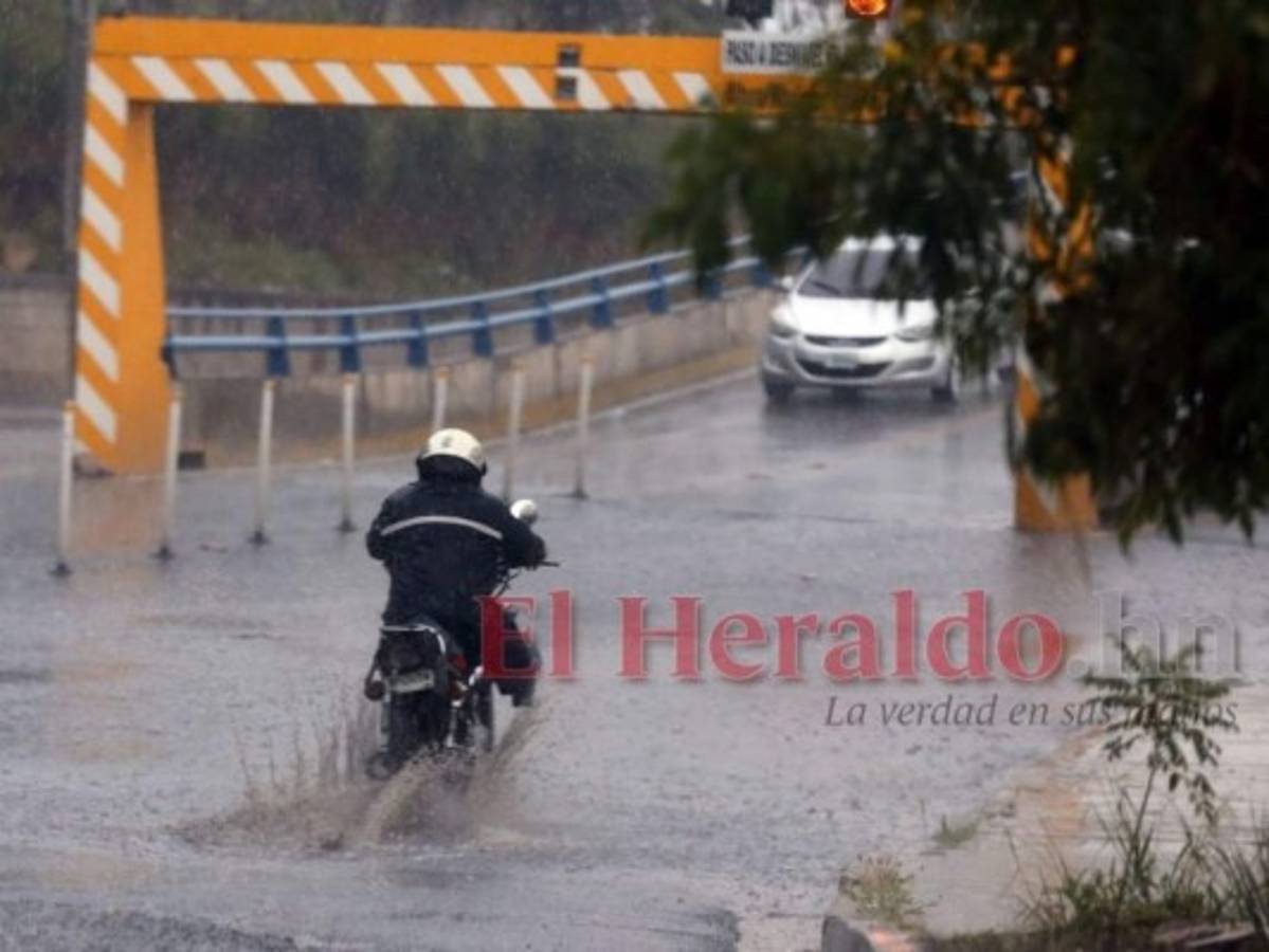 Lluvias y chubascos seguirán este lunes por ingreso de onda tropical en Honduras