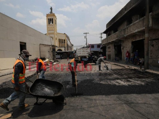 Casi listos los puestos de la Quinta Avenida