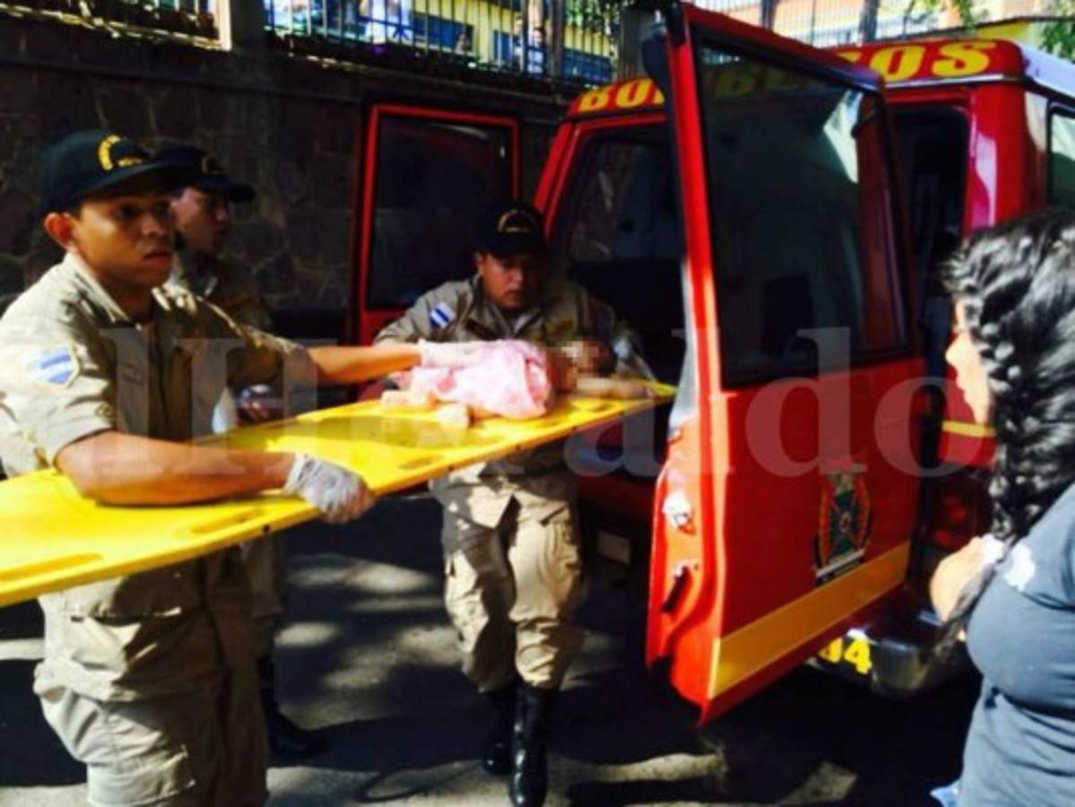 La pequeña Monserrat cuando ingresaba al Materno Infantil.