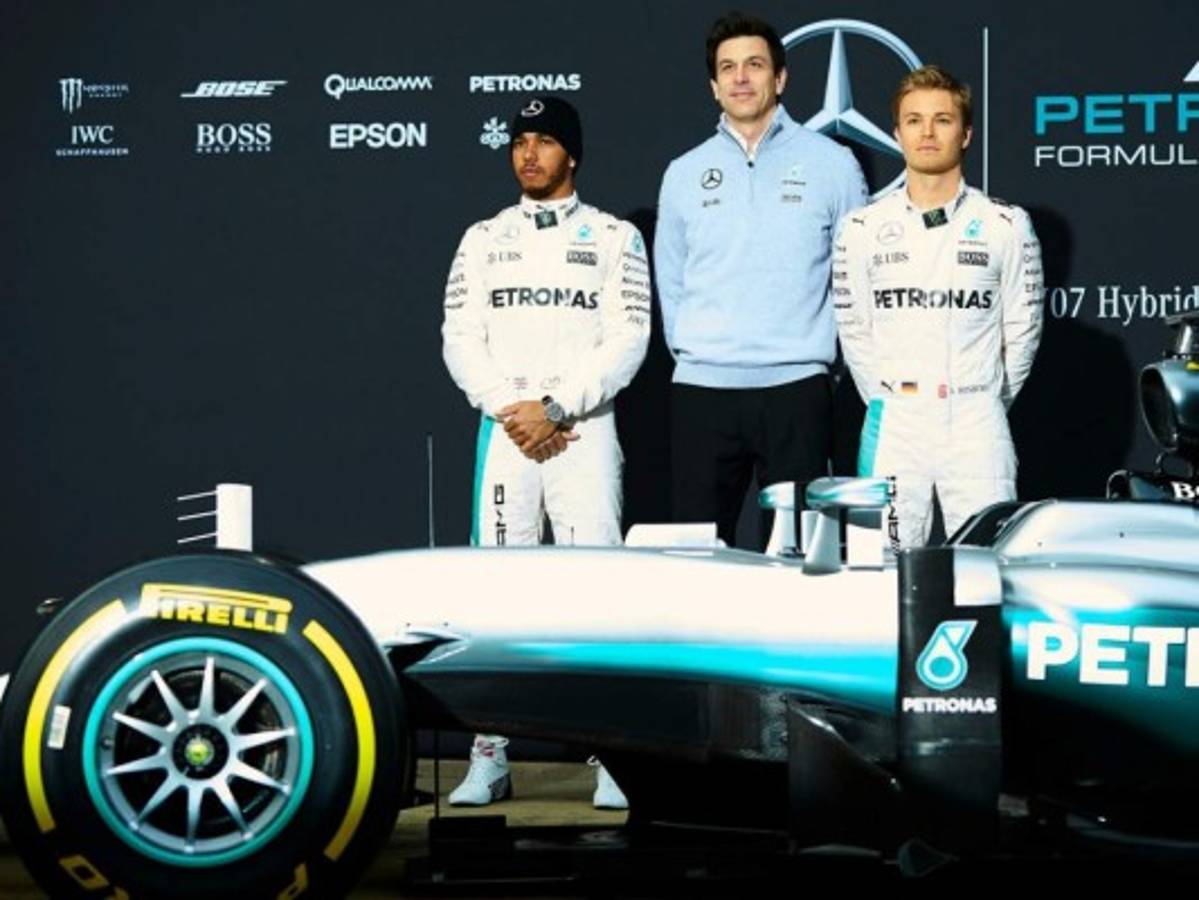 Hamilton domina sesión matutina en pruebas de la F1