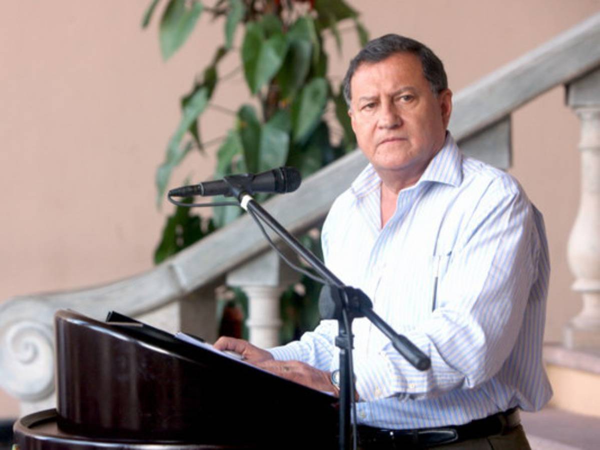 Ministro de Seguridad de Honduras aboga por creación de leyes para dar tierra a campesinos