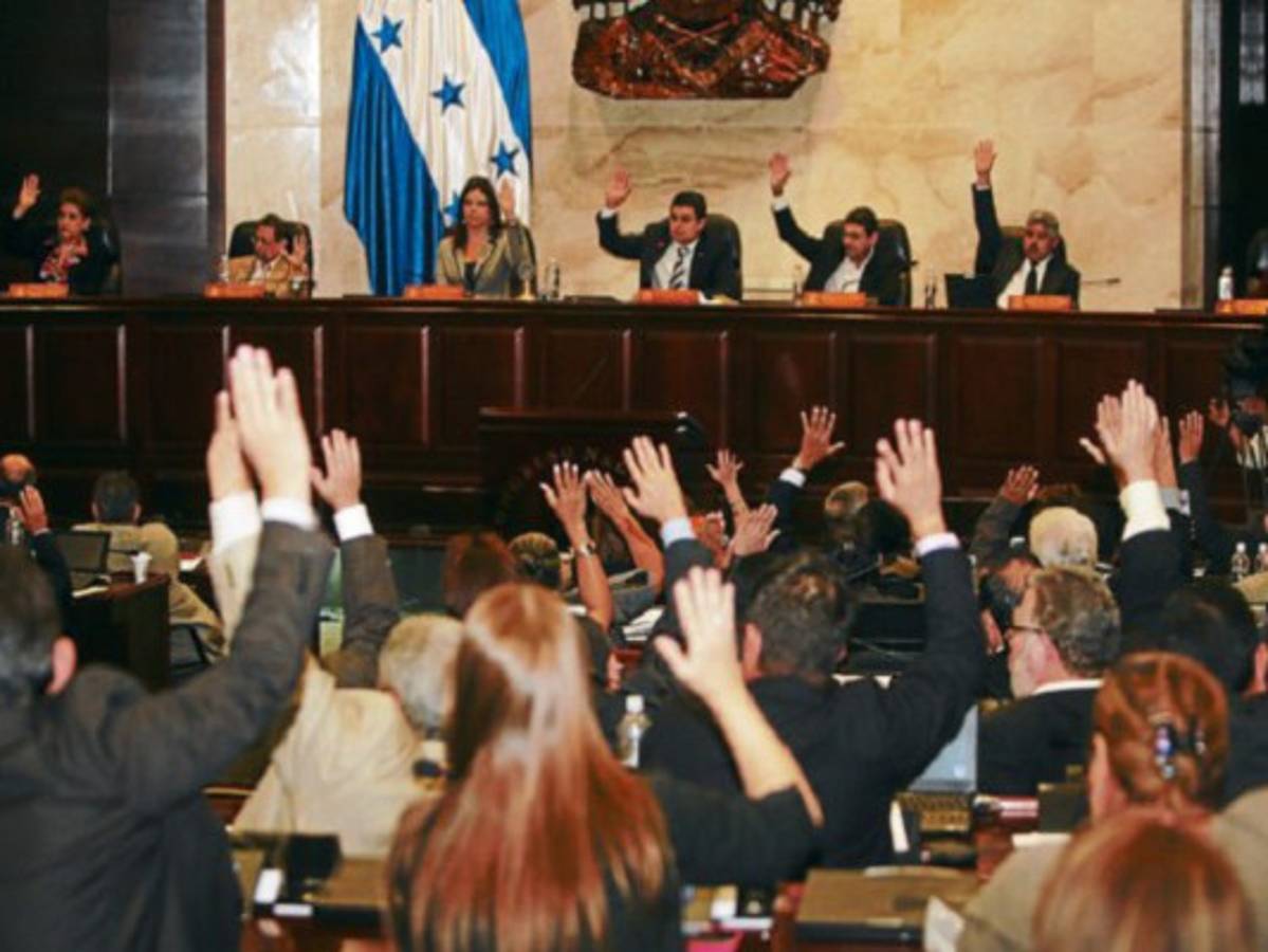 Inadmisible acusación contra los 126 diputados por traición a la patria