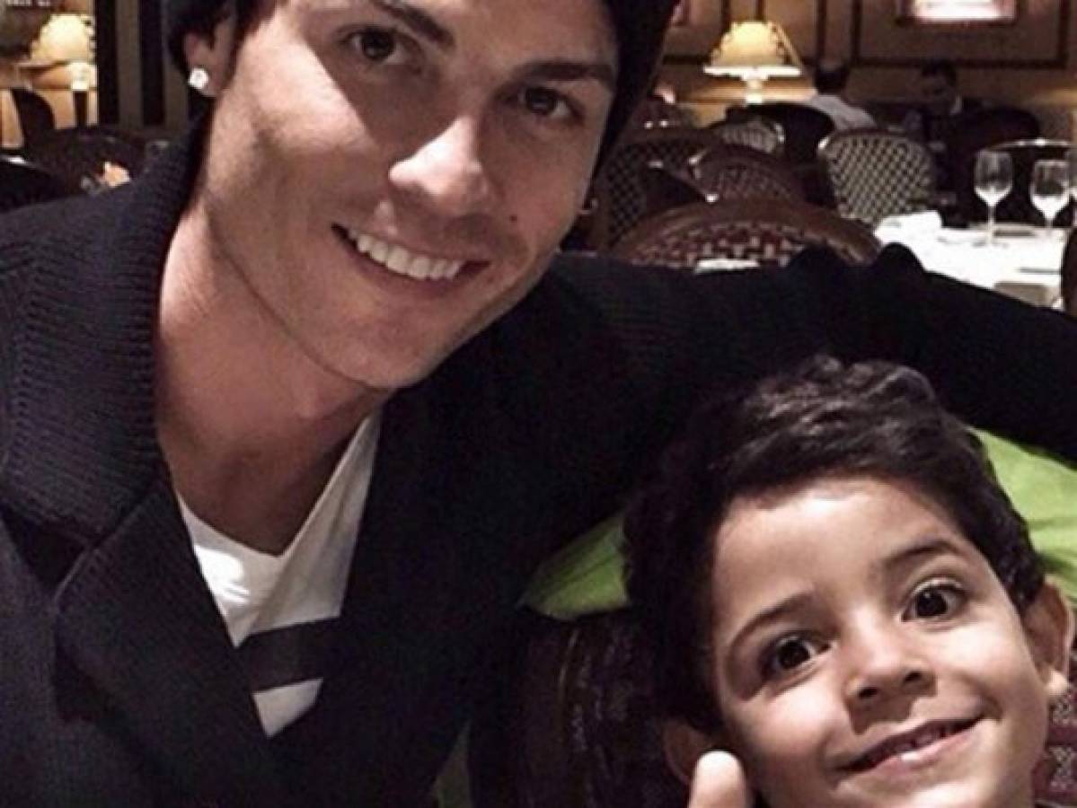 VIDEO: Cristiano Ronaldo cantando 'una mordidita' de Ricky Martin