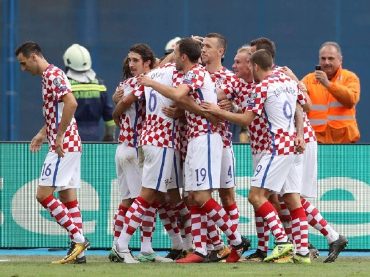 Croacia gana 1-0 a Kosovo en partido interrumpido el sábado por la lluvia