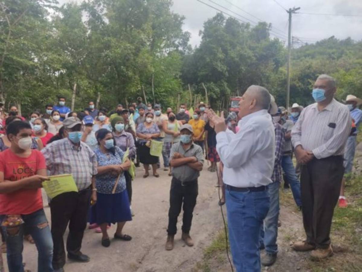 Con promesas y pidiendo voto en plancha, candidatos a la presidencia recorren Honduras (FOTOS)