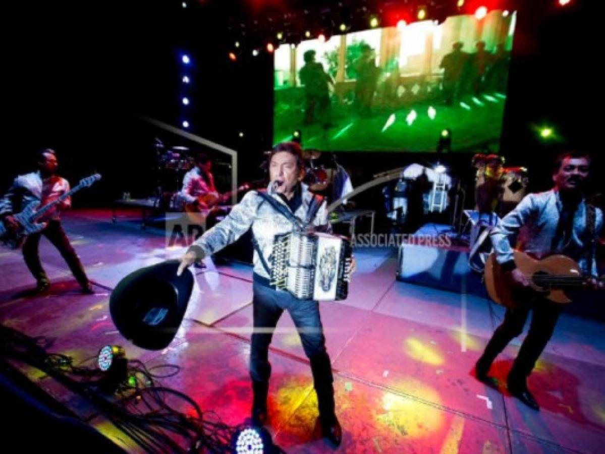 Alejandro Fernández y Los Tigres del Norte invitan a los 'dreamers” a su gira 'Rompiendo fonteras”
