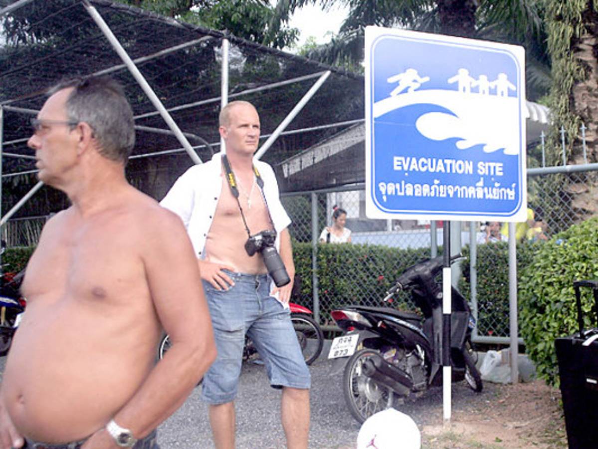 Violento sismo frente a Indonesia desencadena efímera alerta de tsunami