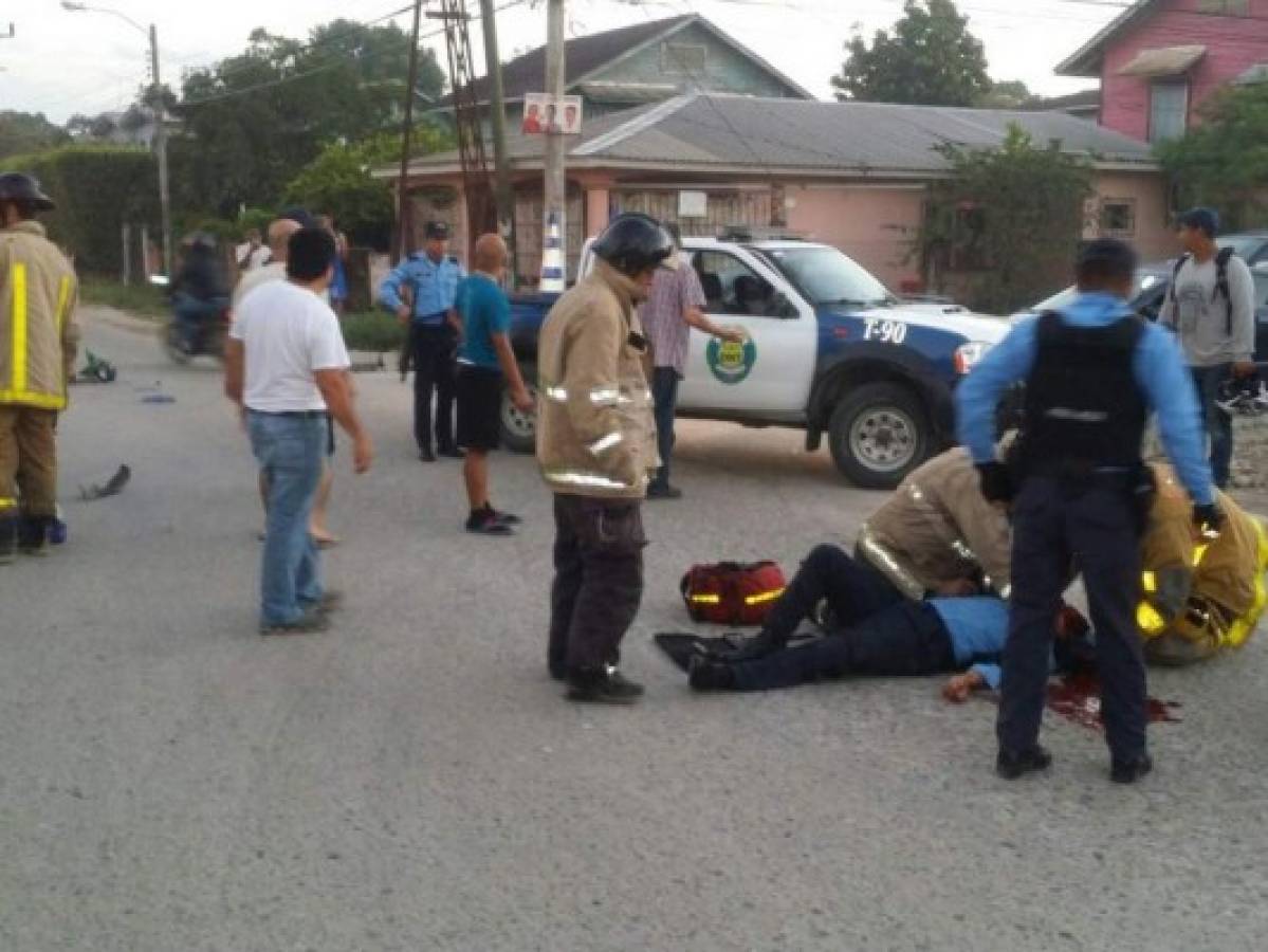 Dos policías resultan heridos tras accidente entre motocicleta y taxi en La Lima, Cortés