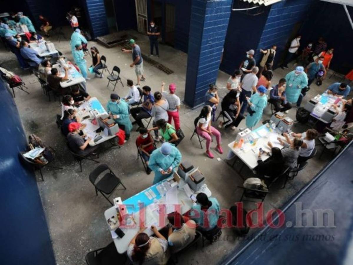 Menos del 50% de la meta de vacunación se ha logrado en embarazadas y adolescentes