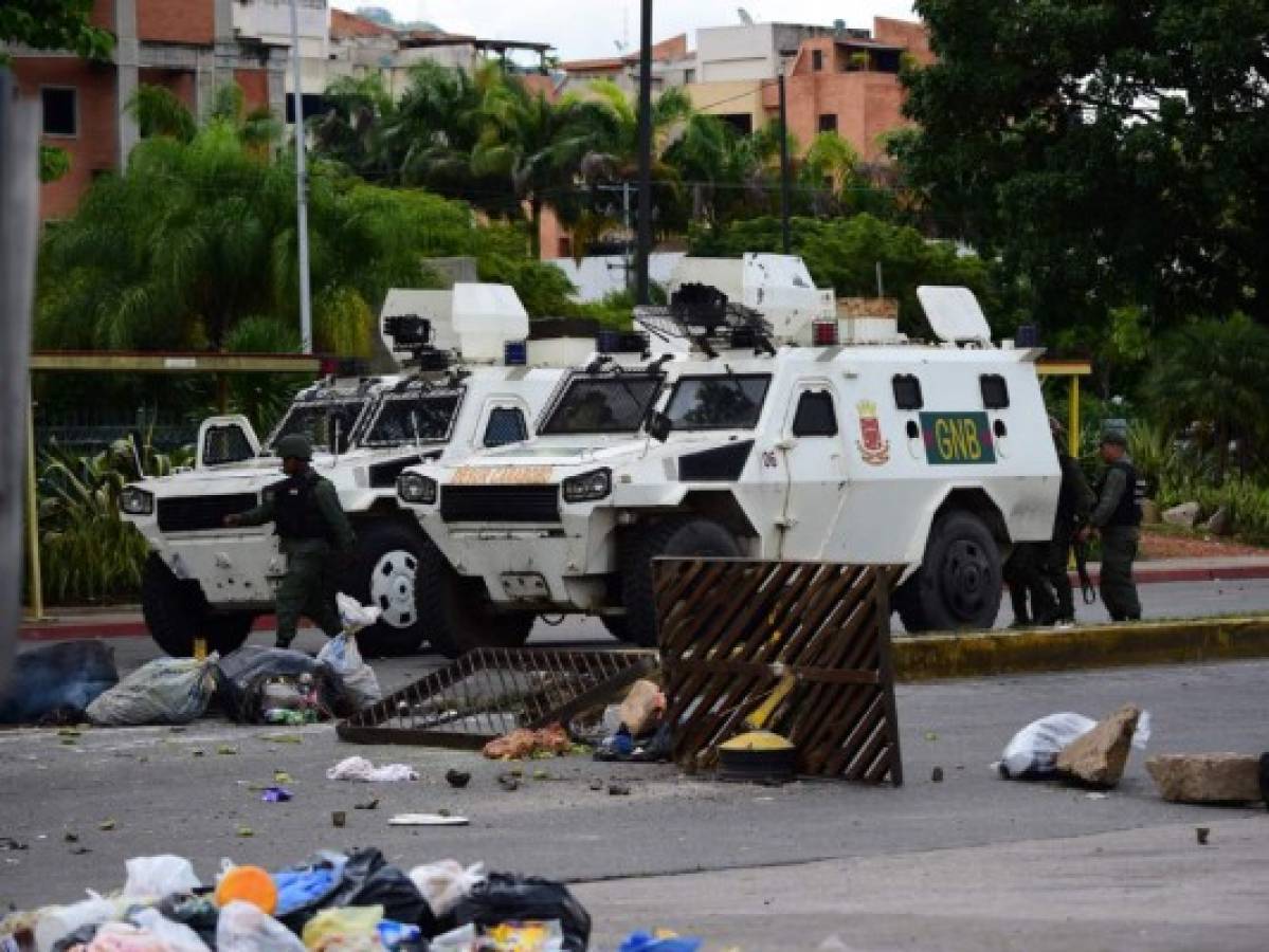 Fuerza Armada venezolana dice que frustró ataque entre versiones de rebelión  