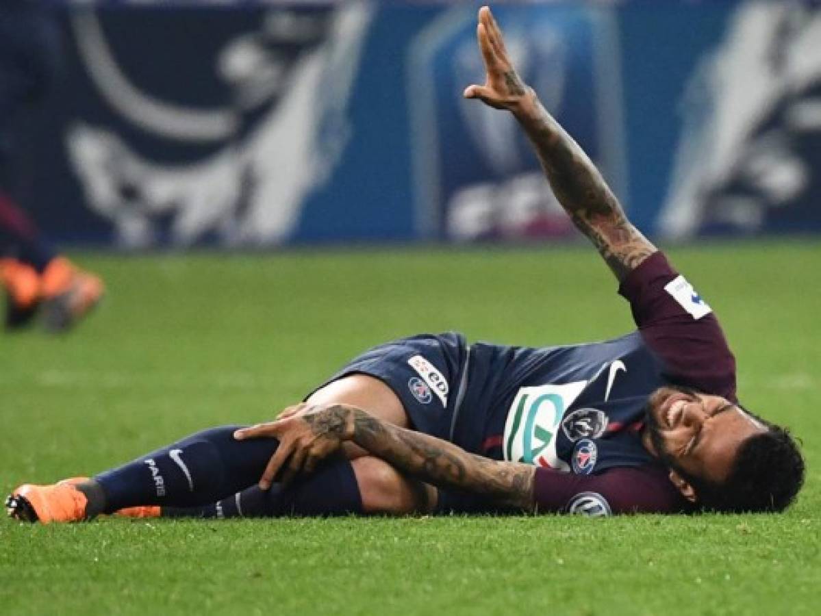 Dani Alves baja 'al menos tres semanas' por lesión a 35 días del Mundial