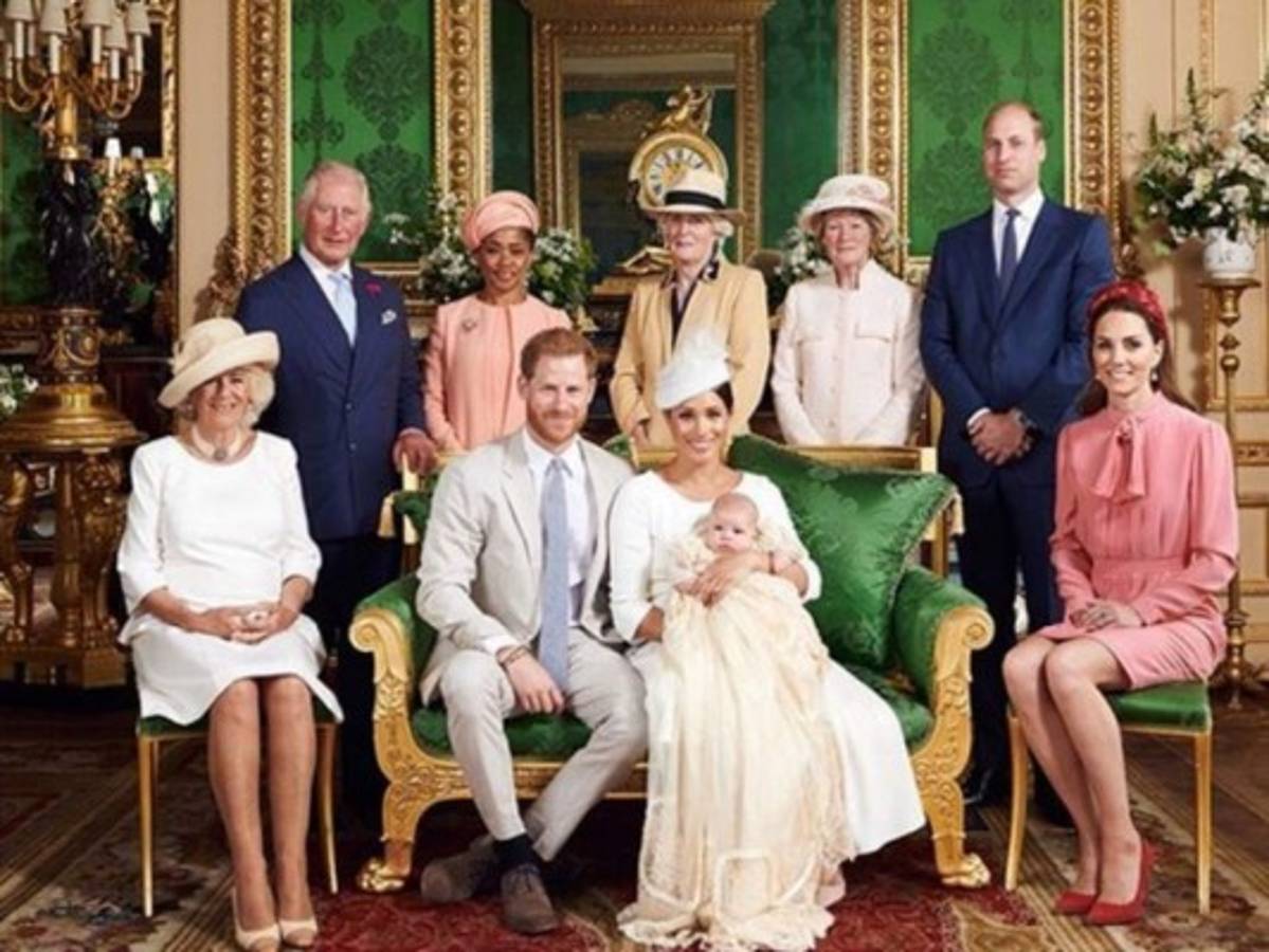 Meghan Markle junto a todos los miembros de la Familia Real. Foto: @theroyalfamily.