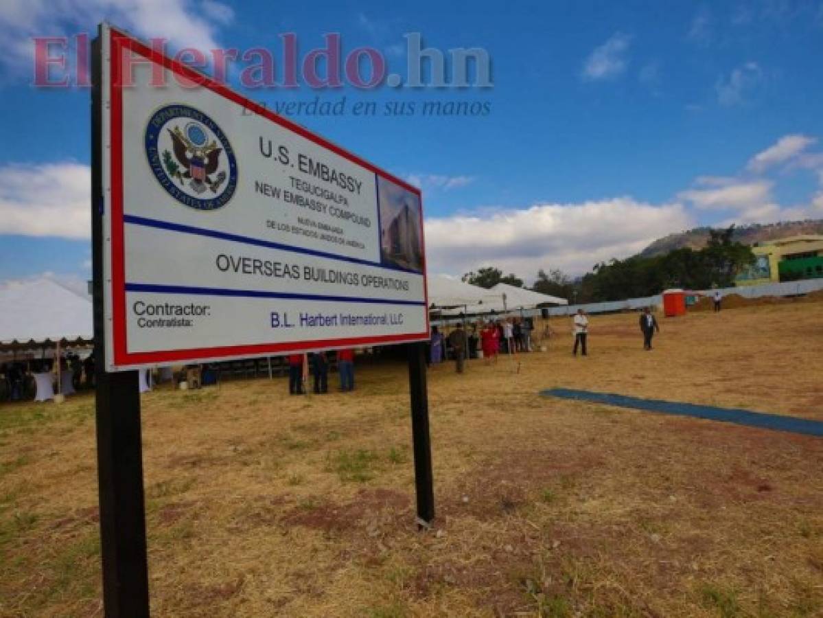 Ponen la primera piedra de la nueva embajada de los Estados Unidos