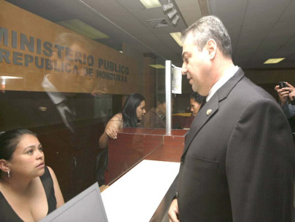 Denuncian engaño con tasa migratoria