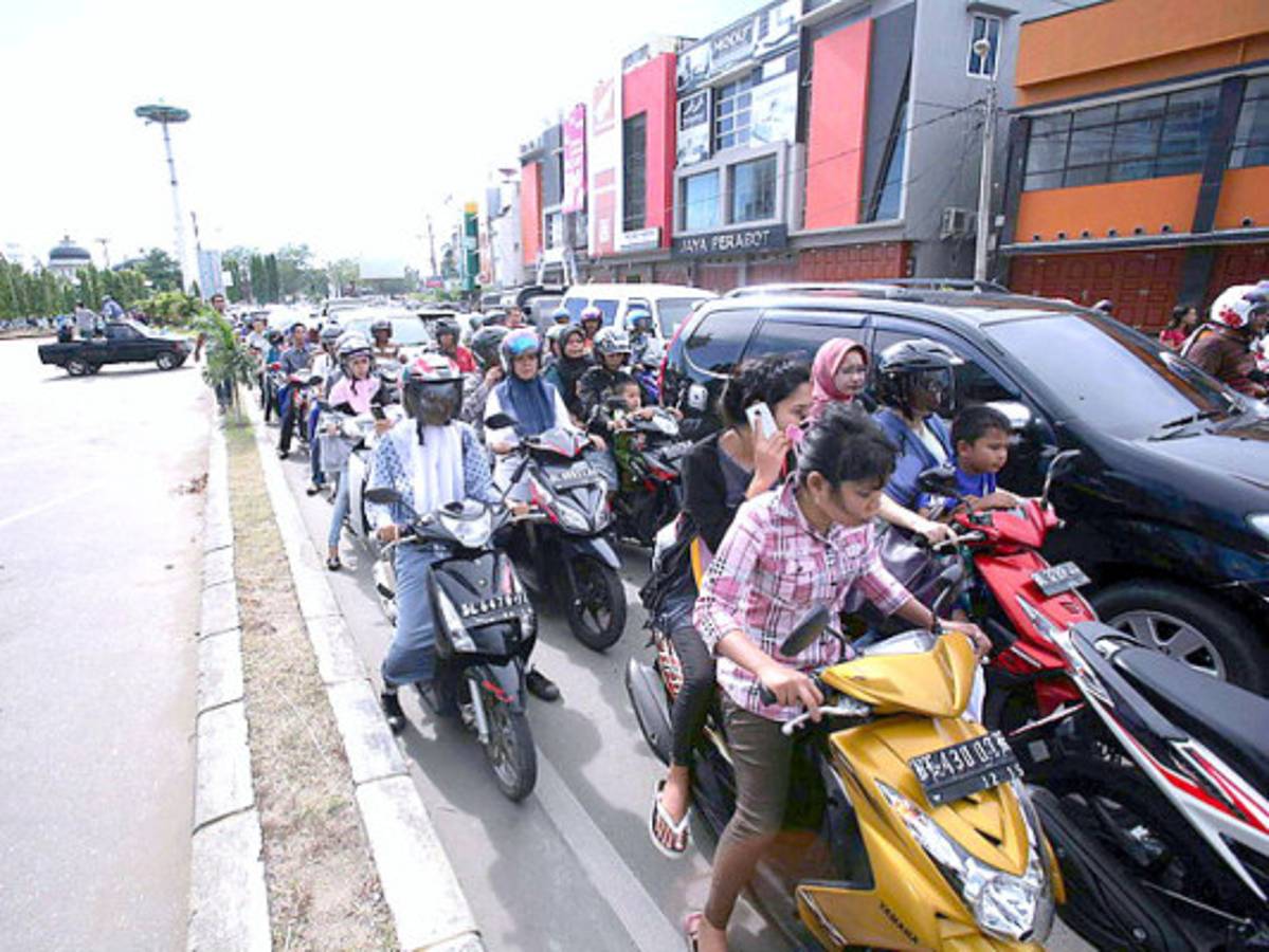 Violento sismo frente a Indonesia desencadena efímera alerta de tsunami