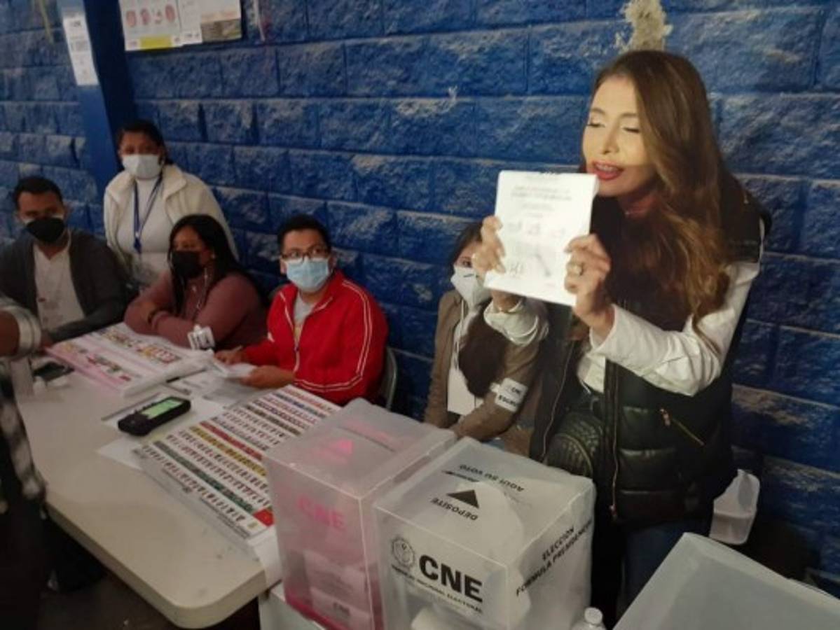 Esposas, hijas y madre: ellas acompañaron a votar a los candidatos presidenciales