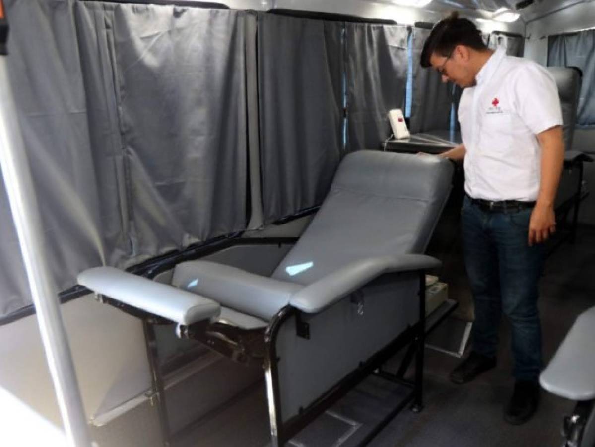 Honduras: La Cruz Roja adapta la primera unidad móvil captadora de sangre