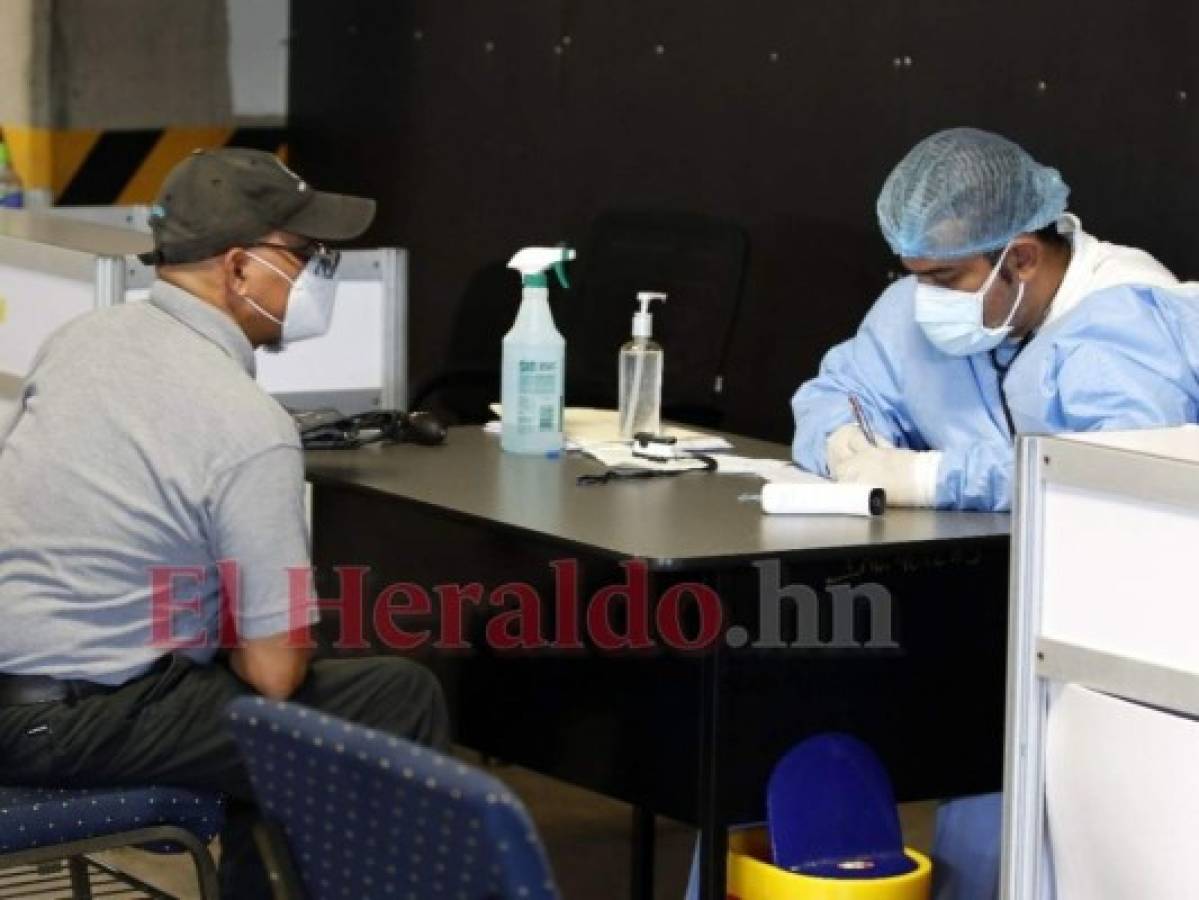 Los capitalinos, doblegados por el covid-19 y la epidemia del dengue