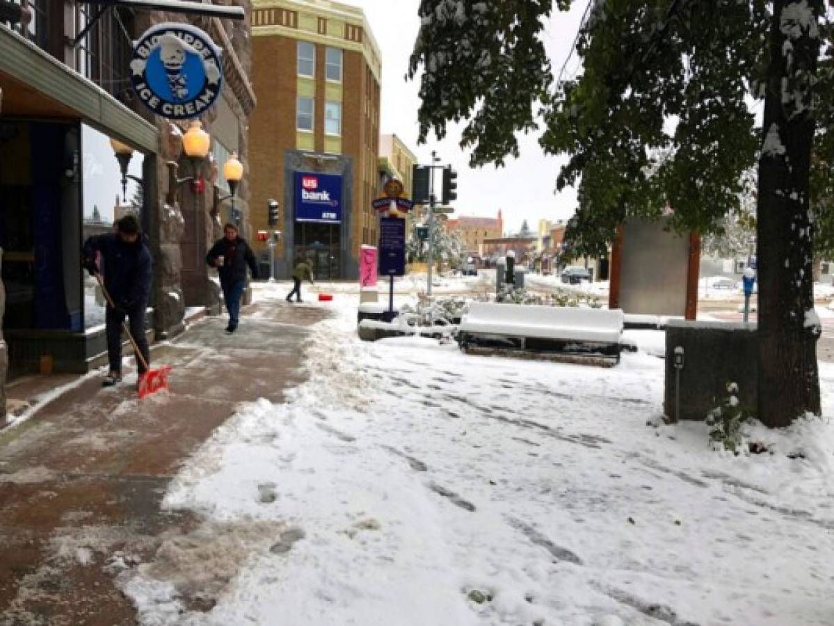 Poderosa tormenta de nieve atraviesa las Grandes Llanuras de EEUU