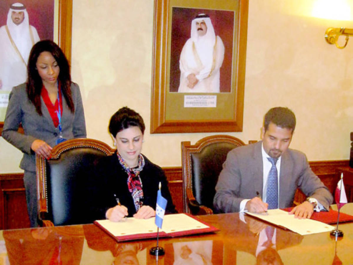 Gobierno de Honduras y Qatar firman acuerdo para establecer relaciones diplomáticas