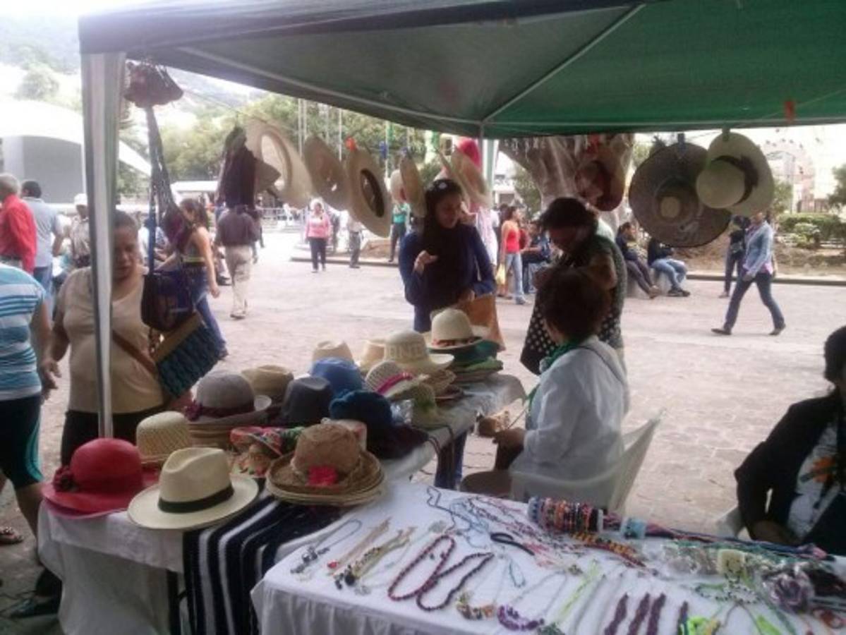 Microempresarios realizan feria en la capital hondureña