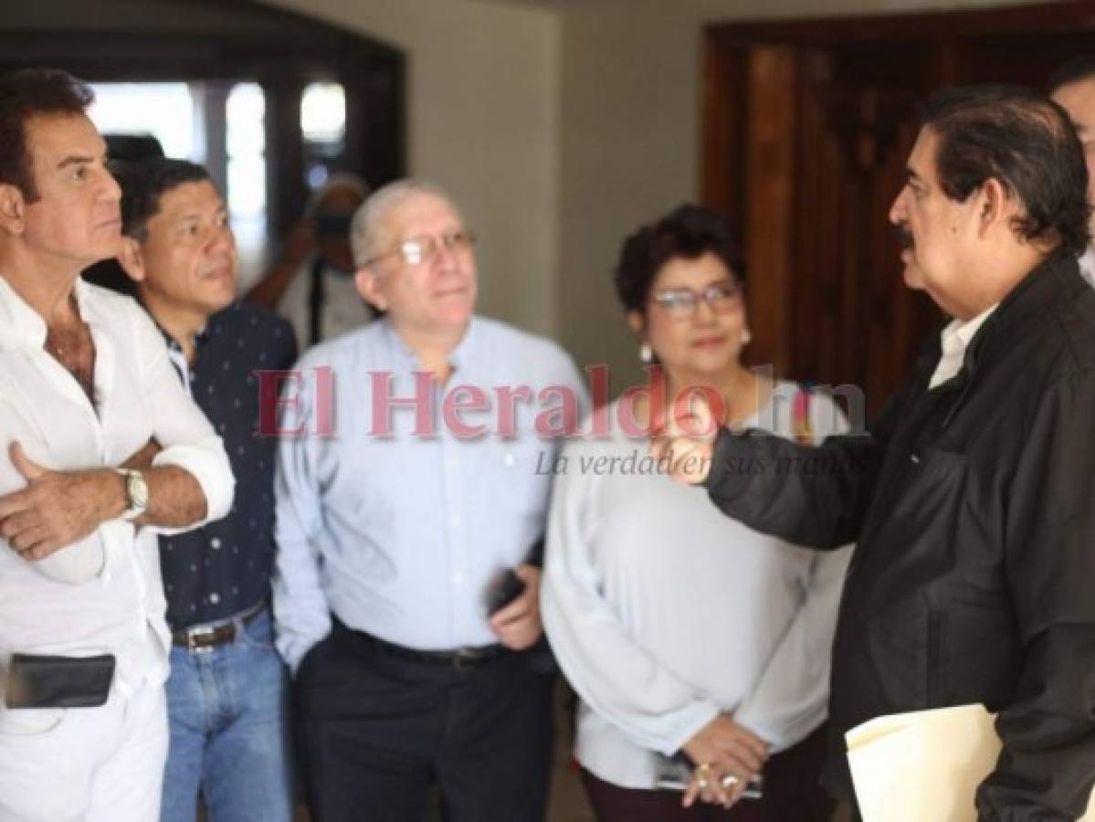 Líderes de la oposición se reúnen para exigir salida del poder de Juan Orlando Hernández