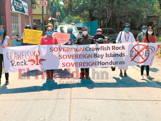 Autoridades y organizaciones de Roatán mantienen constantes protestas contra Próspera y amenazan con llevar el caso al ámbito internacional.