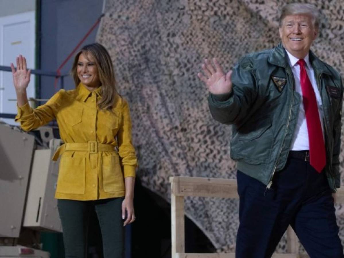 Melania Trump cambia sus tacones por botas de combate en visita a base de Irak