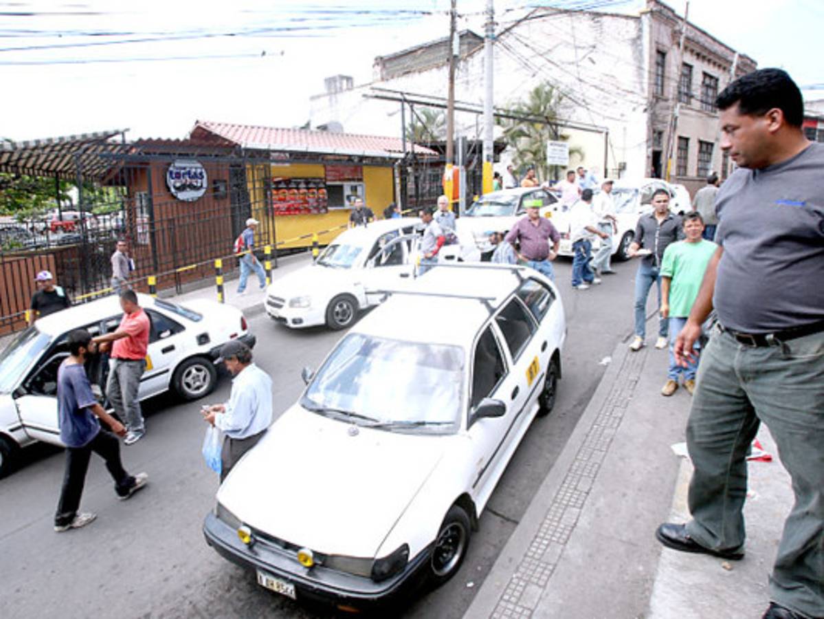 Taxistas exigen subsidio de 200 lempiras diarios