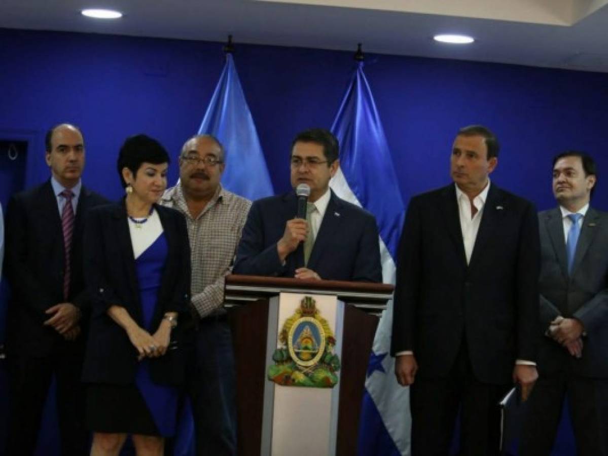 Gobierno de Honduras firma acuerdo con la empresa privada que generará más empleos