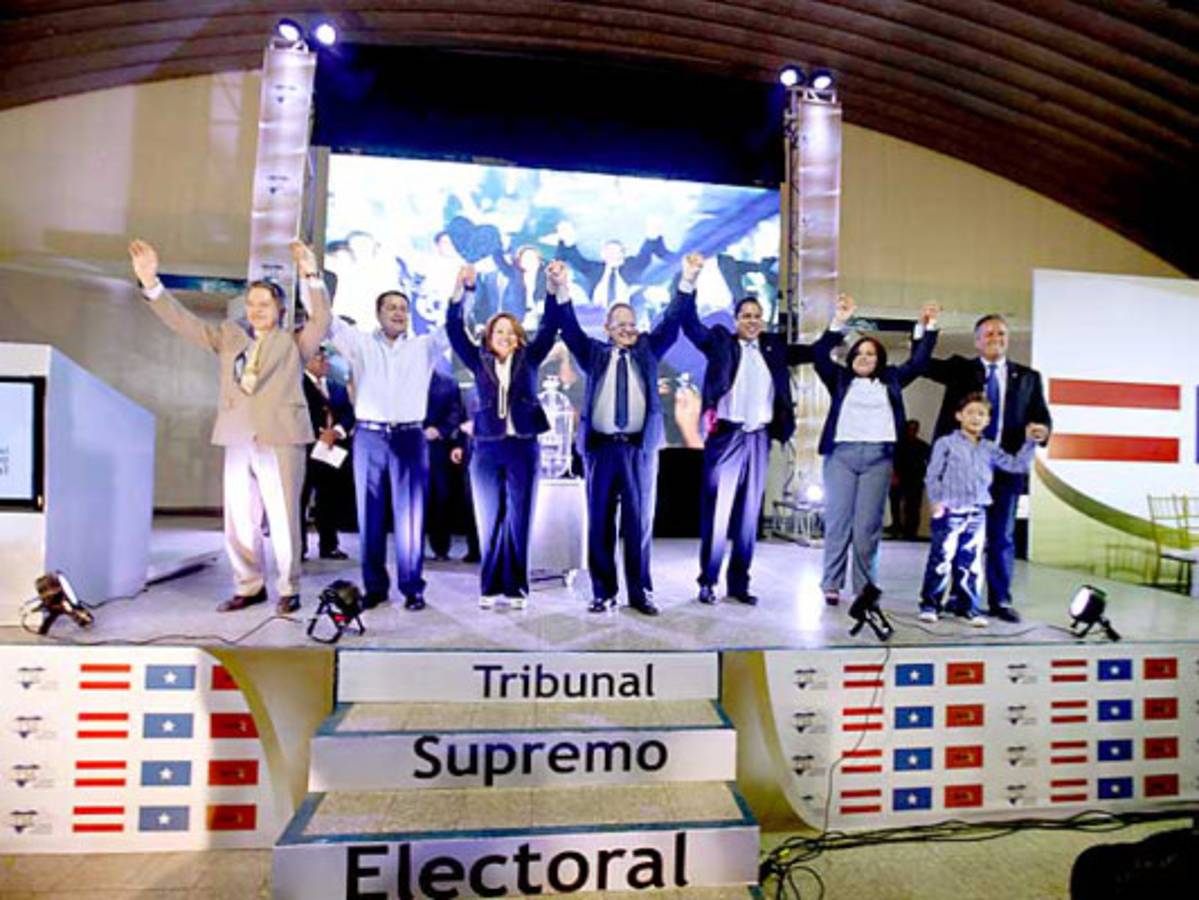 TSE realiza el sorteo de papeletas electorales