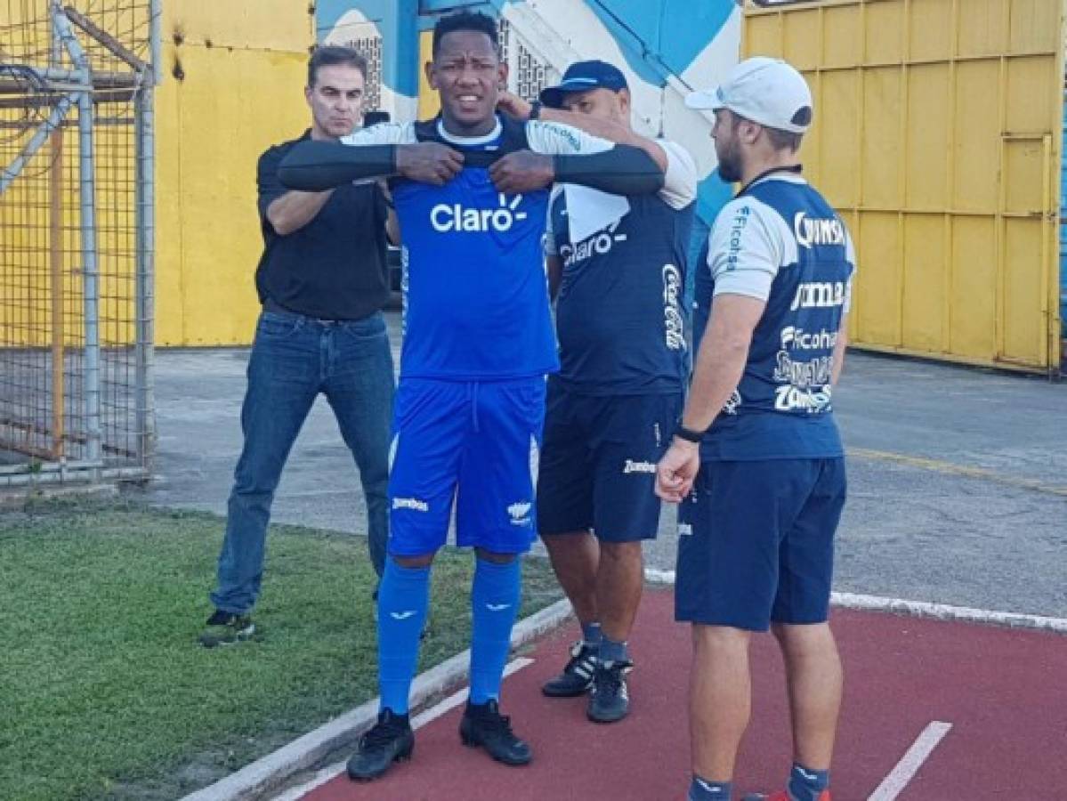 Romell Quioto se lesiona y es duda para enfrentar a Ecuador en el debut de Fabián Coito