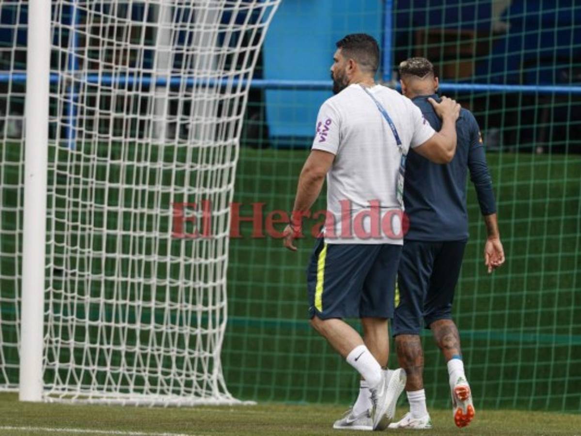 Neymar se retira cojeando del entrenamiento de Brasil