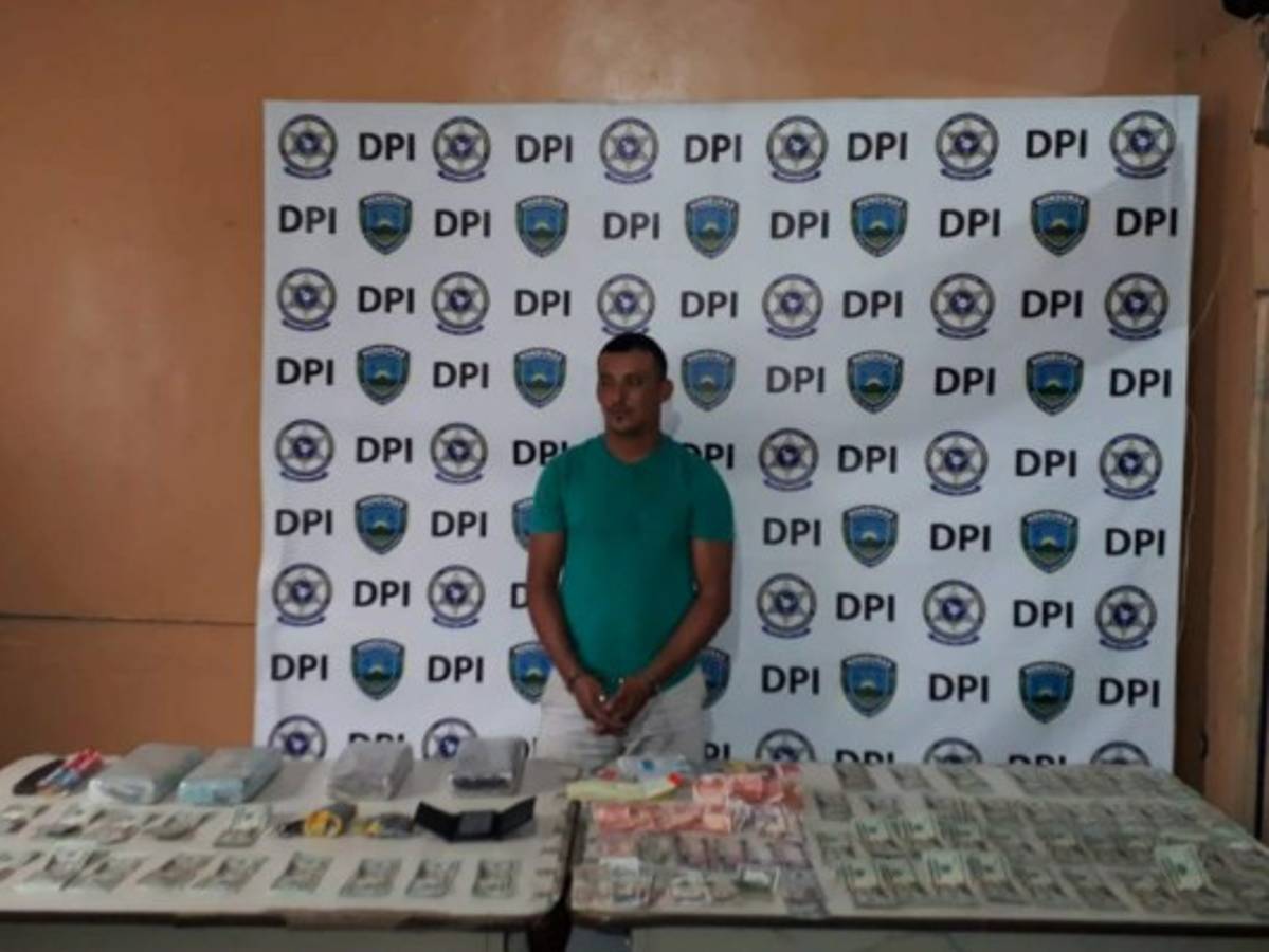 Detienen a hombre con cuatro paquetes de supuesta cocaína en el departamento de Valle