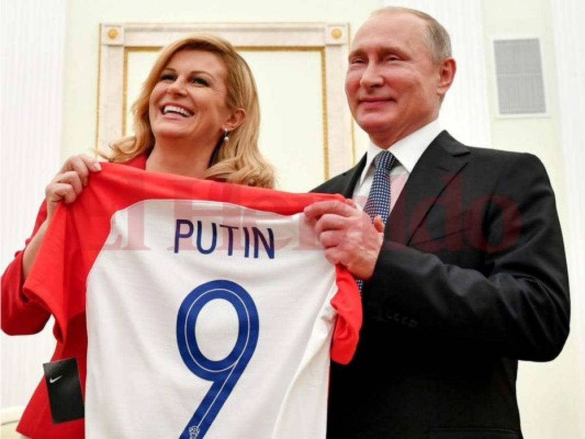 Presidenta de Croacia ofrece camiseta a Vladimir Putin en la final del Mundial