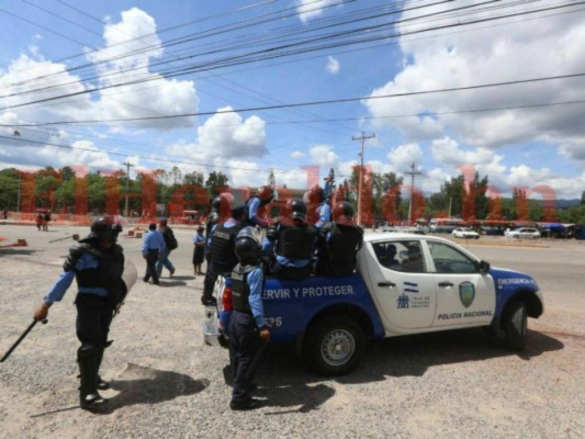 Honduras: Estudiantes del MEU protestan con tomas en el bulevar Suyapa