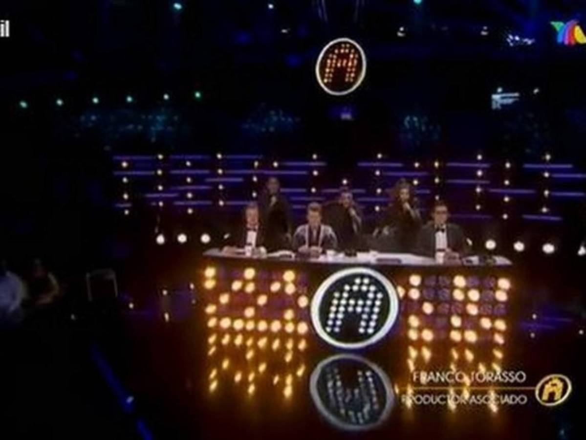 Gran final de La Academia abre con emblemático himno