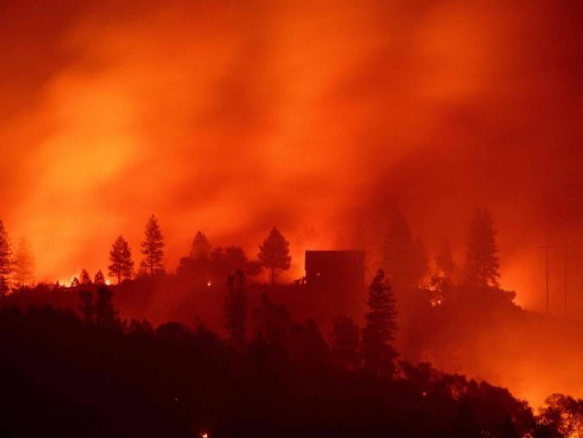 A 25 víctimas suma cifra de muertos por voraz incendio que consume California