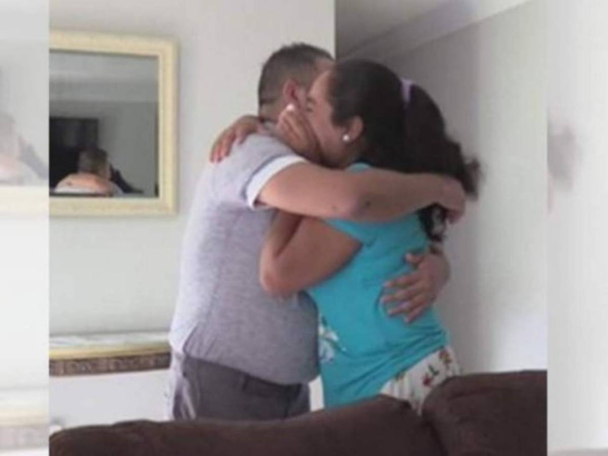 En plena entrevista, migrante hondureña se entera de que su hijo se ahogó en la frontera