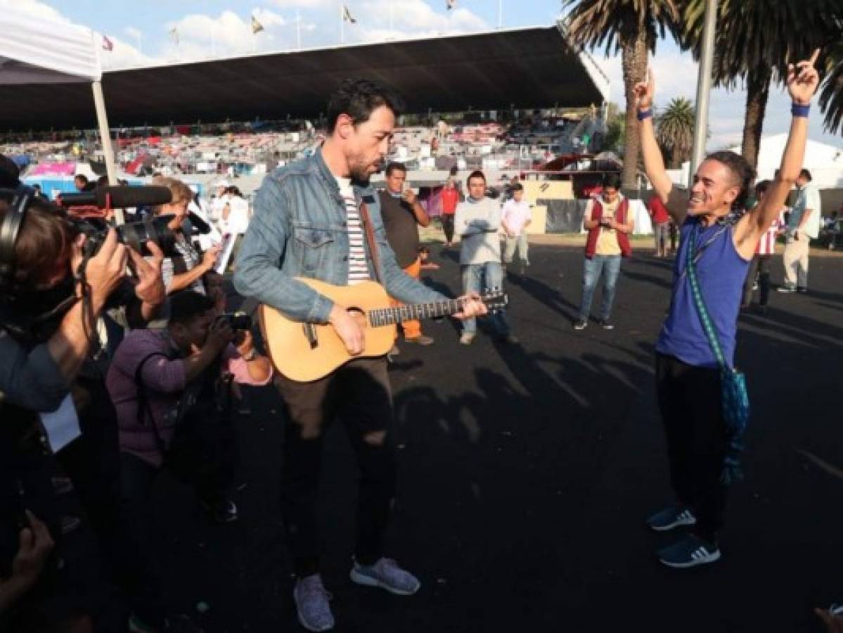 Café Tacvba ofrece concierto para caravana migrante en Ciudad de México