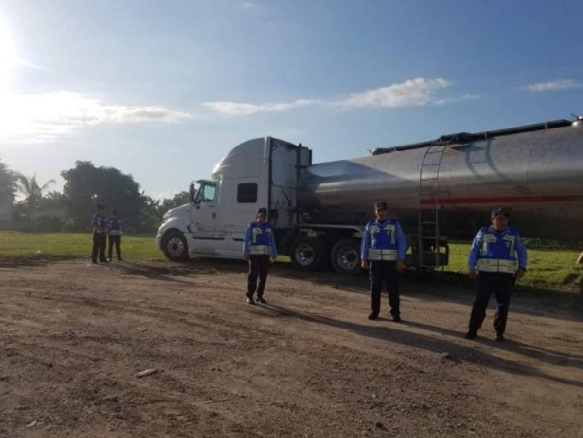 Dentro de una rastra encuentran varios sacos de droga en El Progreso, Yoro