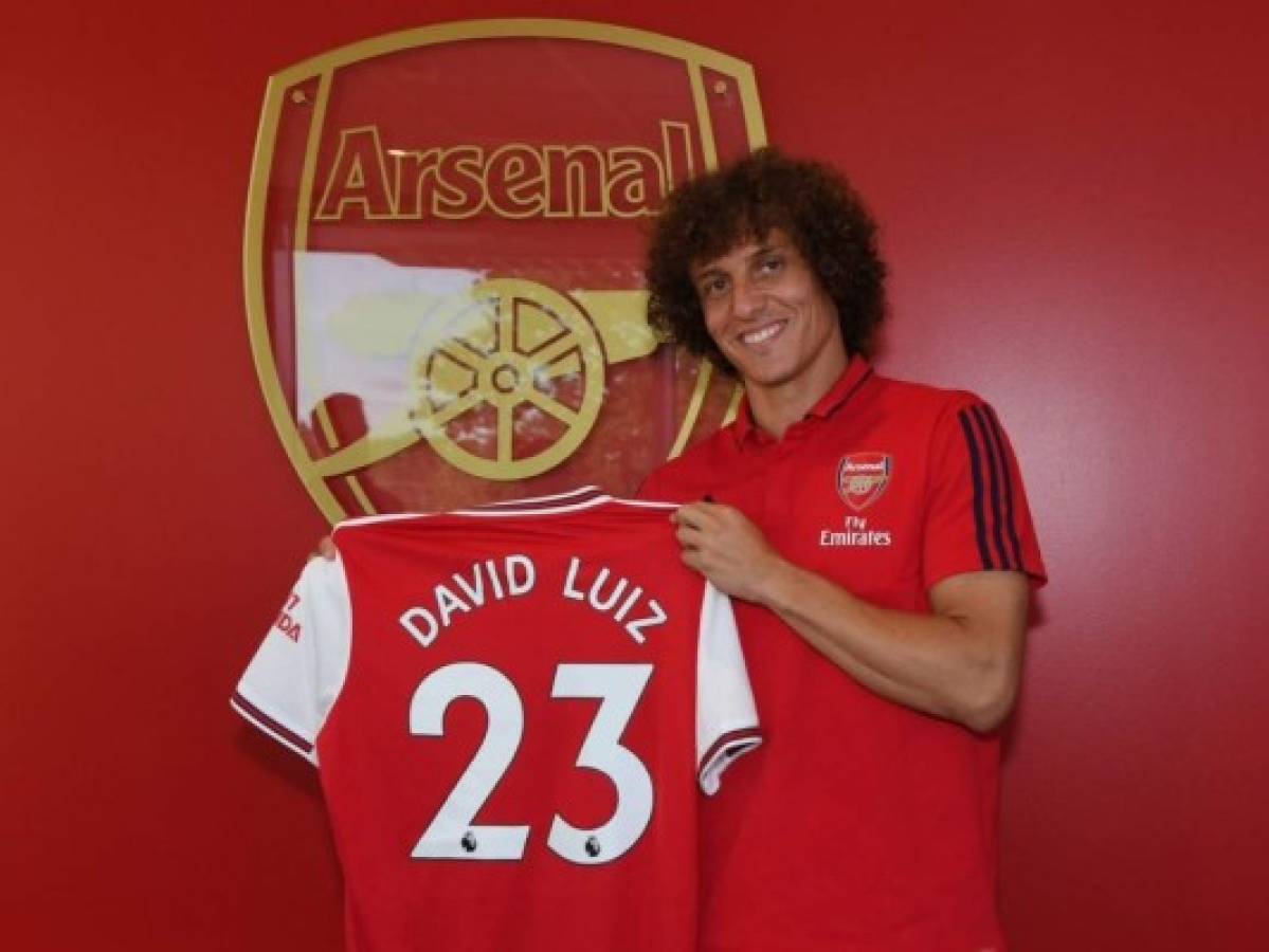 Arsenal anuncia el fichaje del brasileño David Luiz procedente del Chelsea