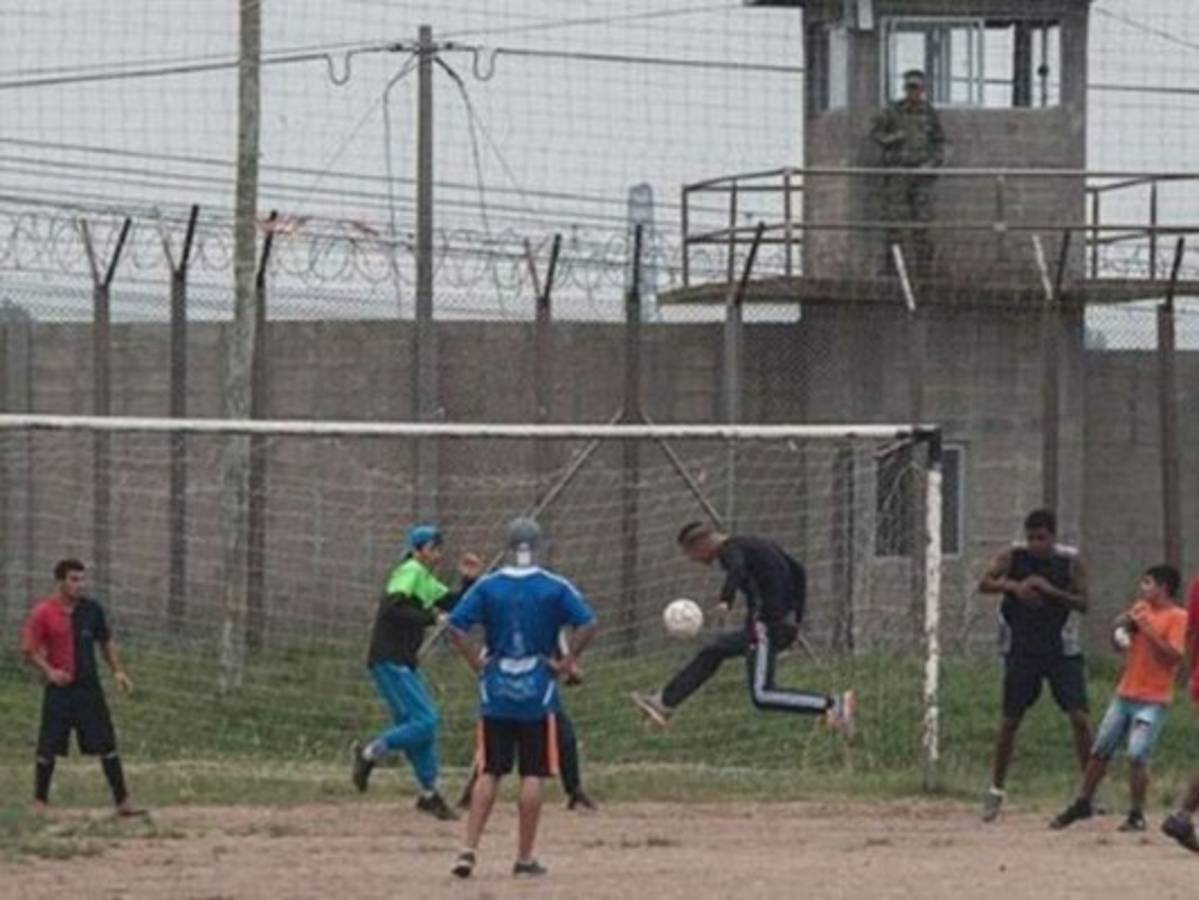 Partido entre narcos termina con 16 muertos al interior de cárcel en México