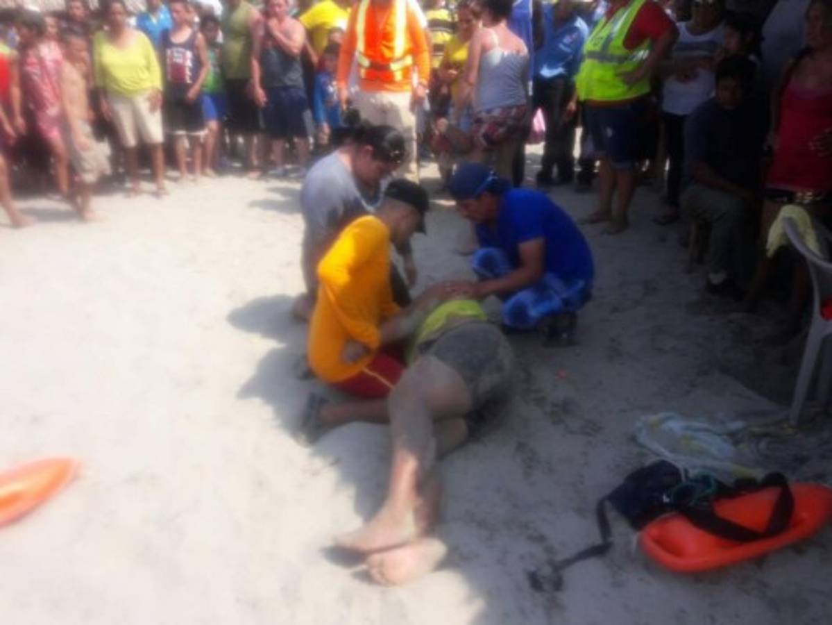 Las víctimas estuvieron a punto de perder la vida en el mar. Foto: Bomberos