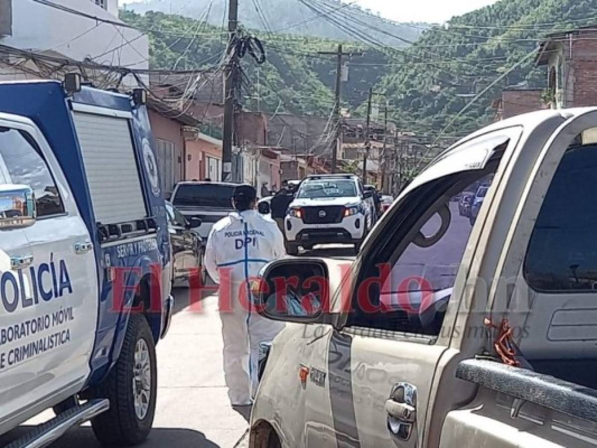 Autoridades policiales cerraron el perímetro aledaño a la vivienda donde ocurrió la muerte de la abogada. Foto: Estalin Irías/ EL HERALDO