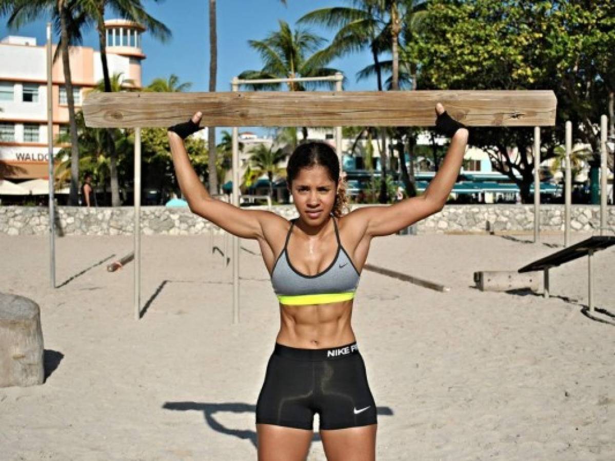 La modelo fitness hondureña que engalanó la portada de la revista Oxygen